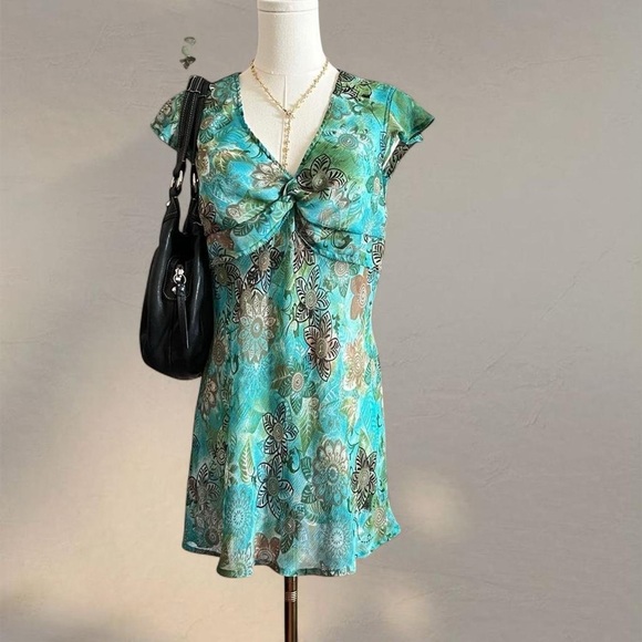 Reitmans Dresses & Skirts - Reitman’s Floral V-Neck Turquoise Whimsical Dress